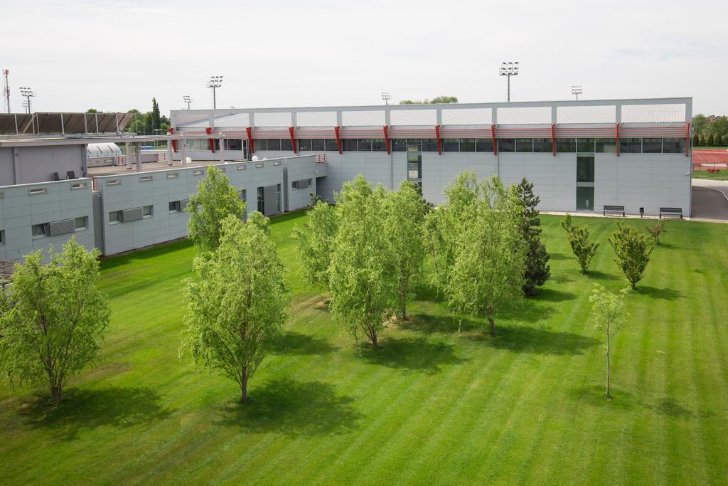 Hotel Srbija Lux Stara Pazova Exterior foto